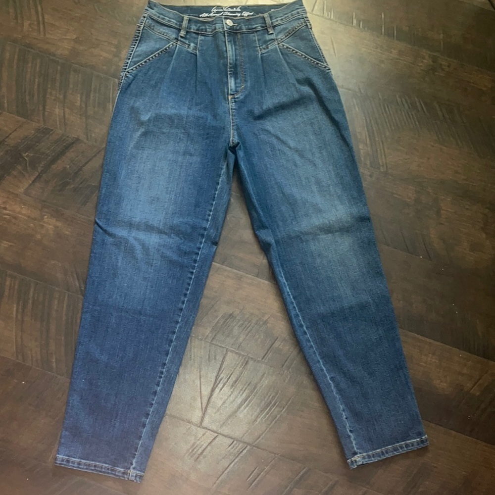 GLORIA Vanderbilt Size 6